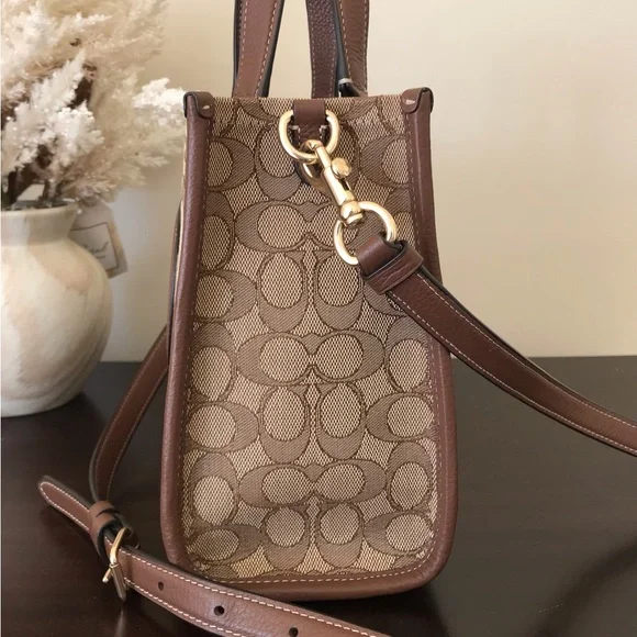 Coach Dempsey Tote 22 In Signature Jacquard With Stripe And Patch - Picture 4 of 16
